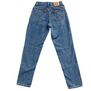 Vintage 2005 Levi’s 550 Women’s Relaxed + Tapered Mom Jeans Medium Wash Mexico